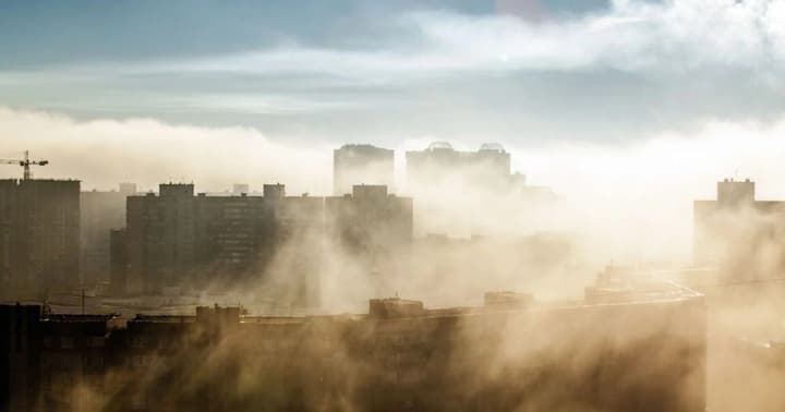 tumanno-oblachno-no-ne-kholodno-sinoptik-dala-prognoz-na-vikhodnie