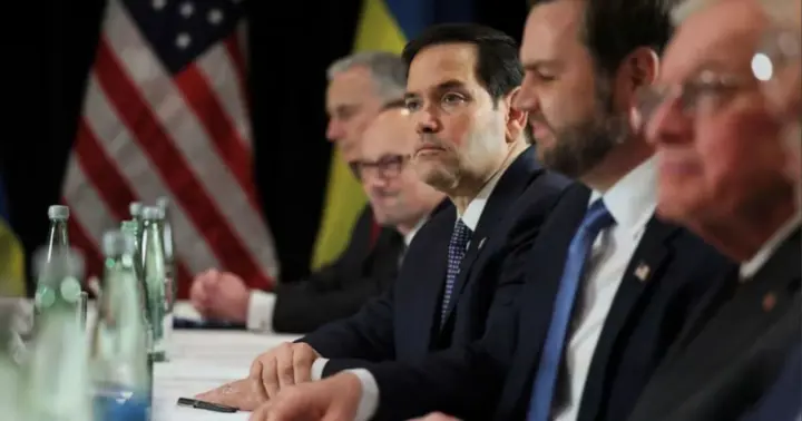 rubio-v-chastnom-poryadke-priznaet-chto-vens-yavlyaetsya-favoritom-ot-respublikanskoi-partii-na-viborakh-2028-goda-smi