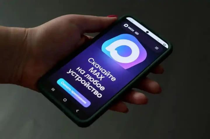 okkupanti-v-krimu-zastavlyayut-gossluzhashchikh-ustanavlivat-rossiiskii-messendzher-max