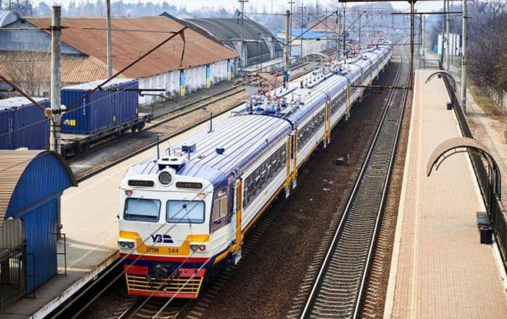 rossiyane-snova-atakovali-ukrzaliznitsyu-v-trekh-oblastyakh-izmeneno-raspisanie-dvizheniya-poezdov