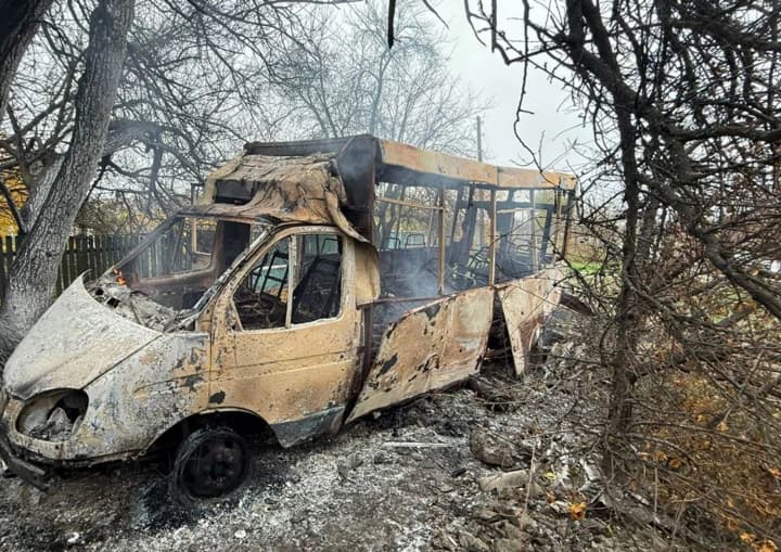 enemy-drone-attacked-a-minibus-in-donetsk-region-three-civilians-injured