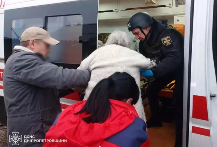 vorozhi-ataky-na-dnipropetrovshchyni-zruinovano-zaklad-osvity-poraneno-zhinku