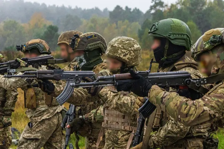 ukrainski-viiskovi-prokhodiat-pidhotovku-v-polshchi-u-henshtabi-opryliudnyly-kadry-z-navchan