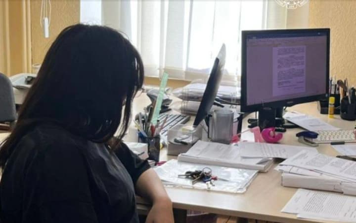 u-kyievi-sudytymut-17-richnu-matir-yaka-dovela-7-misiachne-nemovlia-do-vysnazhennia-detali-spravy