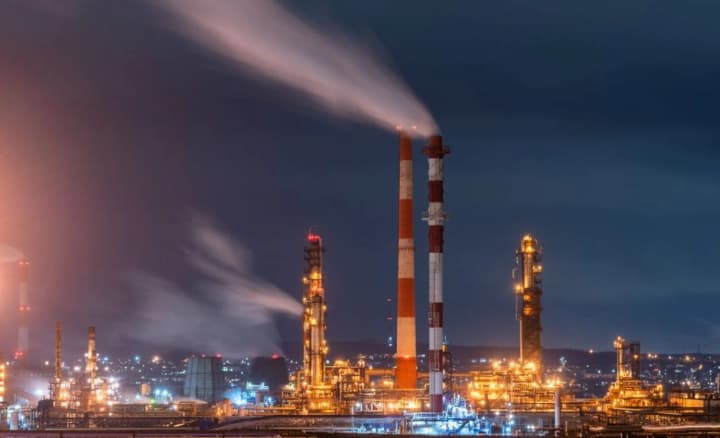 in-orsk-sirens-are-sounding-an-oil-refinery-attacked-on-the-territory-of-the-russian-federation