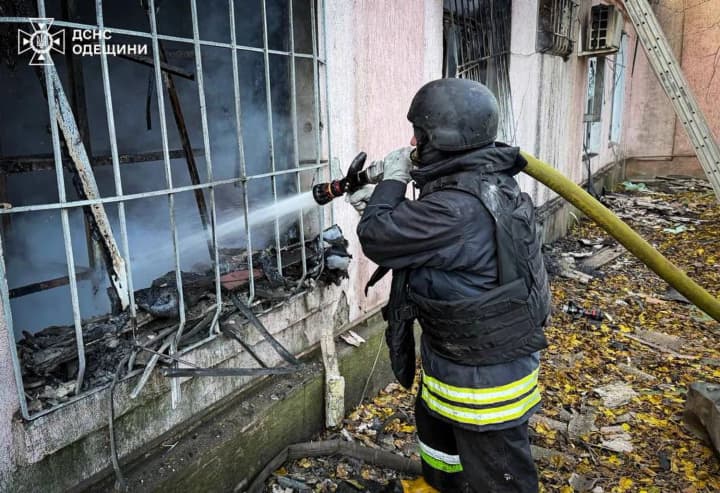 russias-night-attack-on-odesa-region-hit-a-railway-repair-shop-consequences-shown