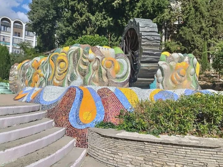okupanty-u-krymu-znesly-unikalnyi-mozaichnyi-kompleks-na-terytorii-kolyshnoho-sanatoriiu-miskhor