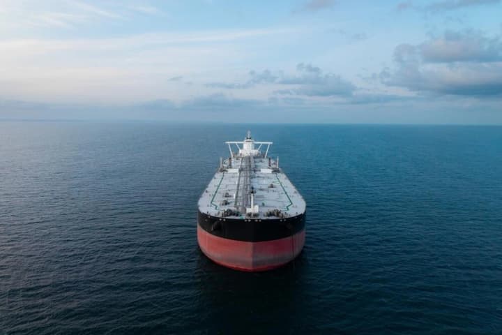 iranskie-voennie-zakhvatili-tanker-talara-u-poberezhya-oae