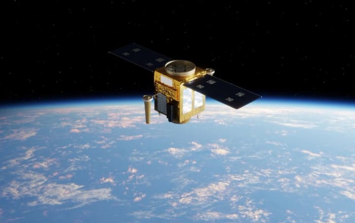 polsha-gotovitsya-k-zapusku-pervogo-voennogo-sputnika-sar-iz-kalifornii