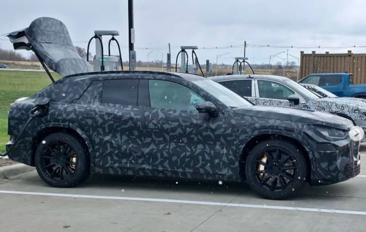 pershyi-universal-amg-rozroblenyi-nezalezhno-vid-mercedes-pomityly-u-kamufliazhi-pid-chas-testiv-v-alpakh