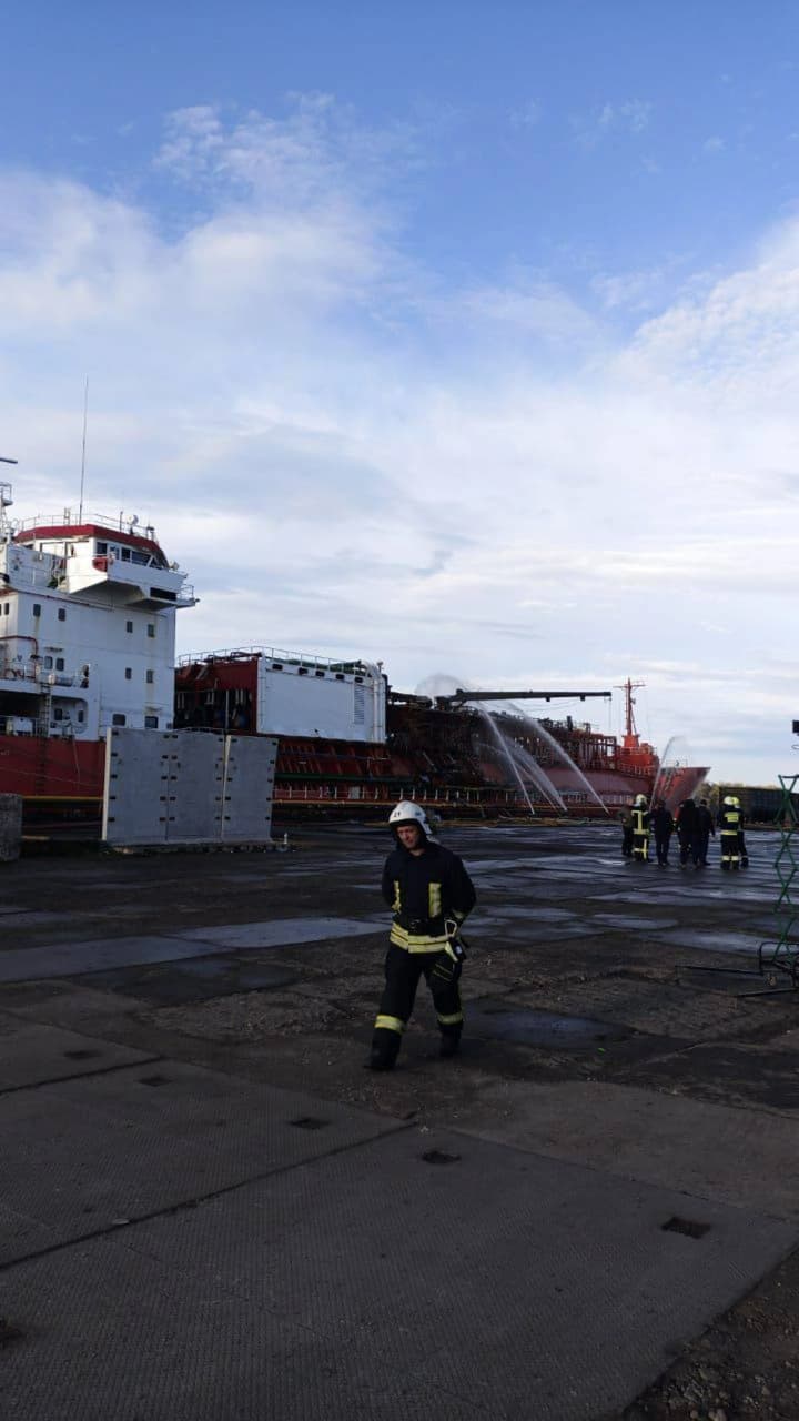 ataka-rf-na-port-izmail-pozhezhu-likvidovano-tryvaiut-roboty-z-vidnovlennia