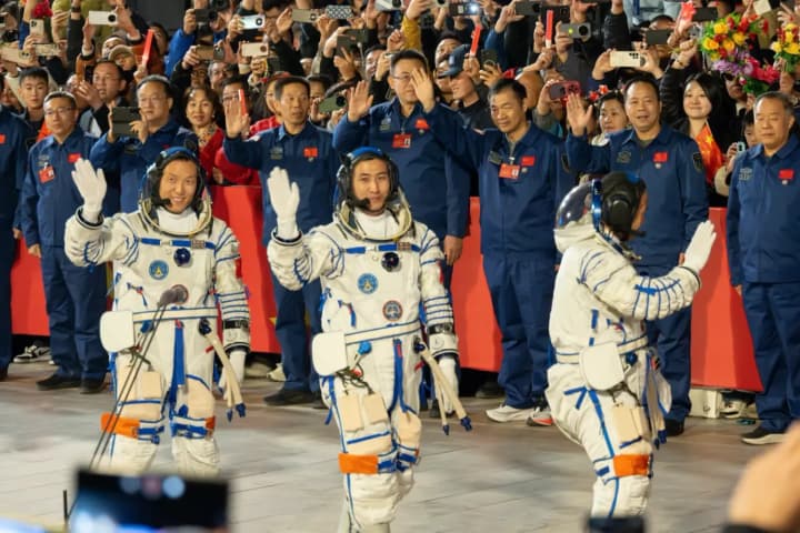 chinese-astronauts-trapped-in-orbit-after-their-ship-was-used-for-rescue