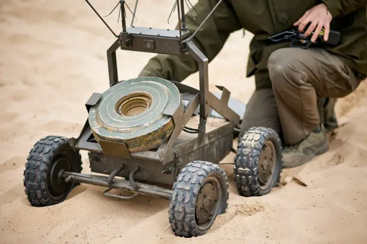 v-ukraine-sertifitsirovali-pervie-7-shkol-operatorov-nazemnikh-robotizirovannikh-kompleksov