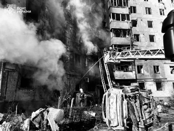 v-ternopole-obyavlen-trekhdnevnii-traur-posle-raketnoi-ataki-unesshei-zhizni-desyatkov-mirnikh-zhitelei-mer