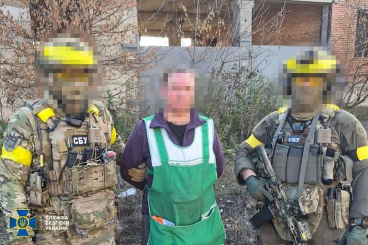 sbu-zatrymala-informatorku-hru-rf-yaka-koryhuvala-rosiiski-bombarduvannia-lymana