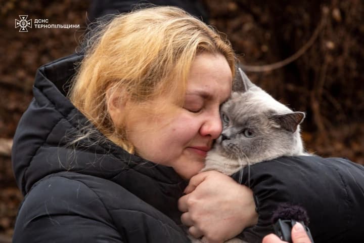 rescuers-of-the-state-emergency-service-found-two-cats-alive-in-a-house-destroyed-by-a-missile-strike-in-ternopil