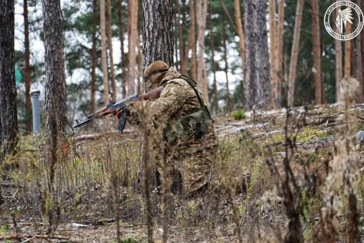 na-fronte-zafiksirovano-130-boevikh-stolknovenii-vrag-aktivno-atakuet-na-pokrovskom-i-yeshche-trekh-napravleniyakh-genshtab