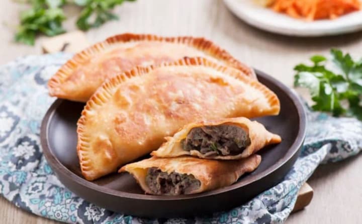 khrustki-ta-sokovyti-chebureky-top-5-naikrashchykh-retseptiv