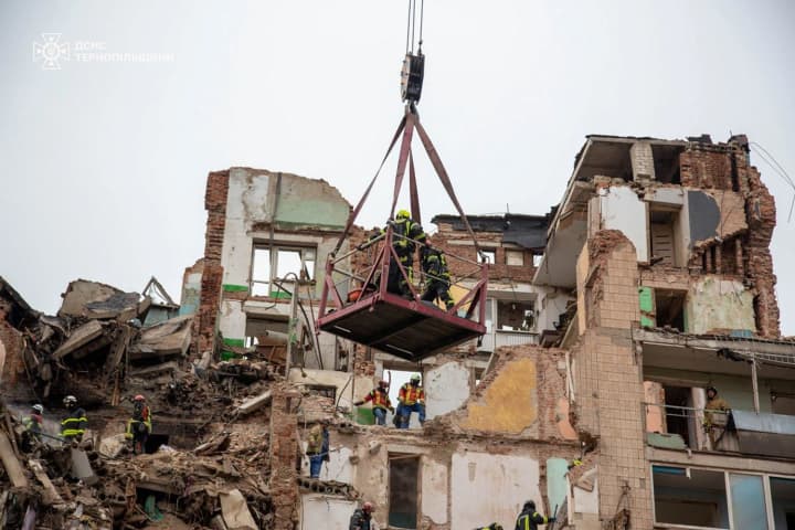 chislo-zhertv-rossiiskoi-ataki-na-ternopol-vozroslo-do-32-chelovek