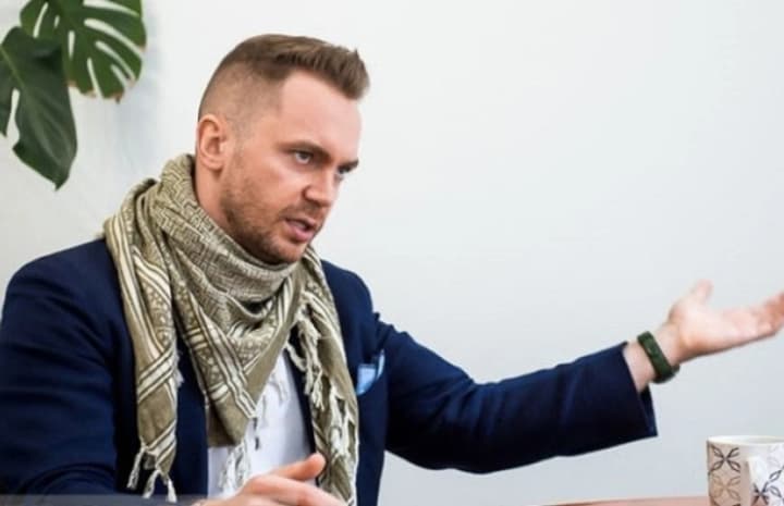 vsk-pitalas-prinuditelno-dostavit-v-verkhovnuyu-radu-rukovoditelya-fonda-dejure-mikhaila-zhernakova-kotorii-ignoriruet-vse-vizovi