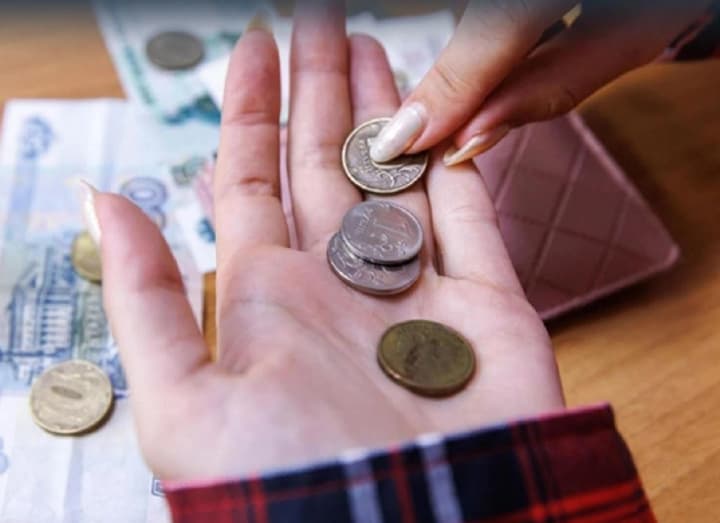 materialnoe-polozhenie-rossiyan-ukhudshaetsya-lish-8percent-otmechayut-uvelichenie-dostatka-tspd