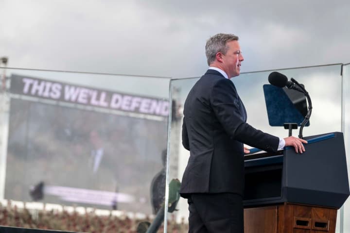 ministr-armii-ssha-vo-vtoroi-raz-vstretilsya-s-rossiyanami-v-oae-na-fone-peresmotrennogo-mirnogo-plana-nazvannogo-rossiiskimi-chinovnikami-neudachnim-bloomberg