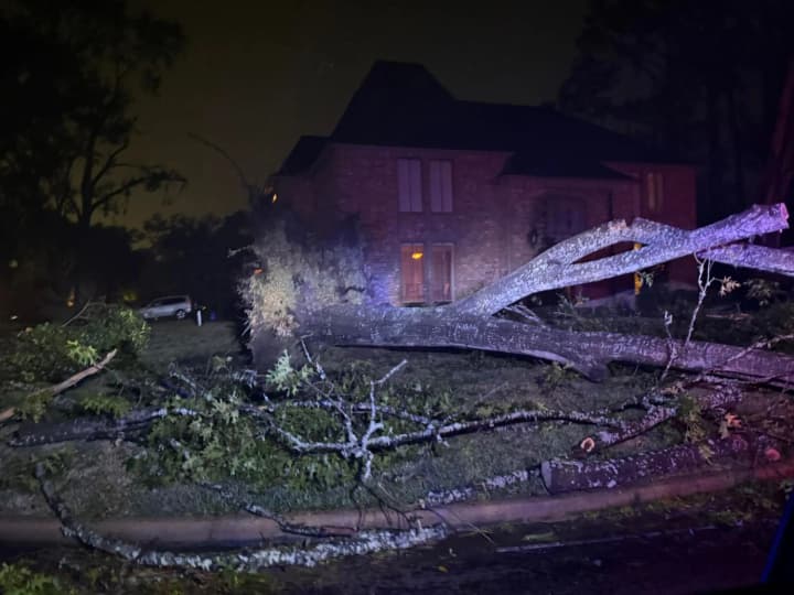 nepogoda-okhvatila-ssha-tornado-pod-khyustonom-livni-na-yuge-i-sneg-na-srednem-zapade