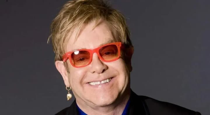 elton-dzhon-rozpoviv-pro-vtratu-zoru-na-odne-oko-ta-pohirshennia-na-inshomu