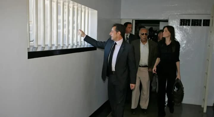 vo-frantsii-sud-podtverdil-prigovor-sarkozi-za-nezakonnoe-finansirovanie-izbiratelnoi-kampanii-teper-on-budet-otbivat-6-mesyachnii-srok