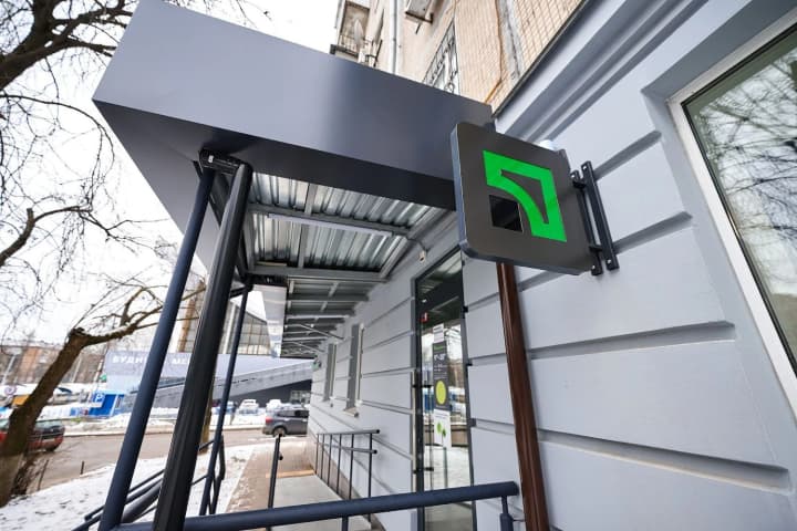 pryvatbank-zaiavyv-shcho-ne-otrymav-stiahnuti-sudom-z-kolomoiskoho-i-boholiubova-dollar3-mlrd-hotuietsia-do-prymusovoho-vykonannia