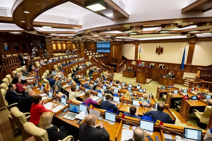 moldova-zakrivaet-russkii-dom-parlament-denonsiruet-soglashenie-s-rf-o-kulturnikh-tsentrakh