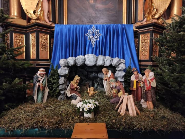 no-christmas-tree-but-with-a-nativity-scene-which-cities-in-ukraine-refused-new-years-trees