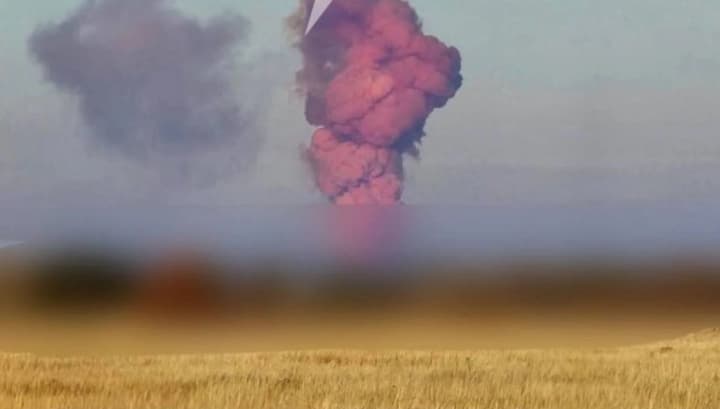 na-voennom-poligone-pod-orenburgom-predpolozhitelno-vzorvalas-raketa-obrazovav-oblako-fioletovogo-dima-smi