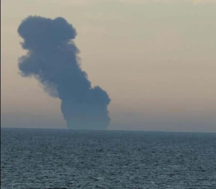 neftyanoi-tanker-kairos-povrezhdennii-dronom-u-beregov-turtsii-spasayut-u-poberezhya-bolgarii