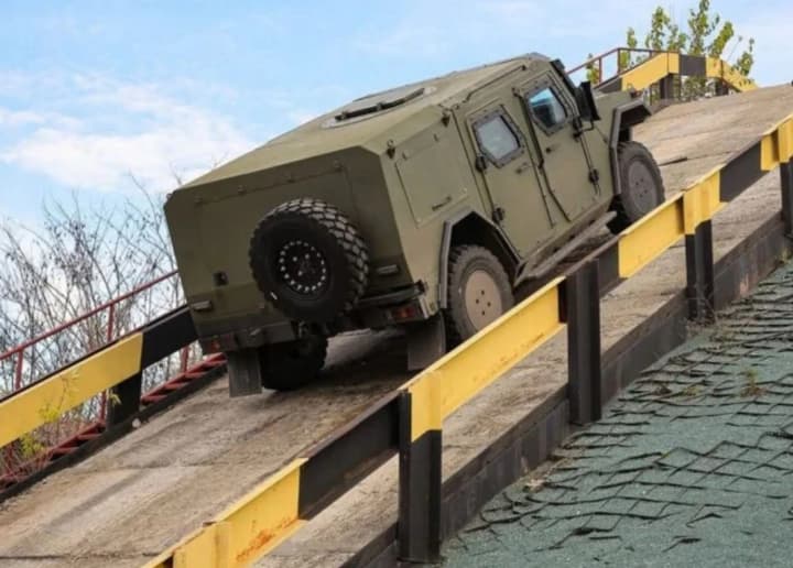 ukraina-ispitivaet-novii-takticheskii-broneavtomobil-desna-mobilnuyu-8-tonnuyu-platformu-dlya-fronta