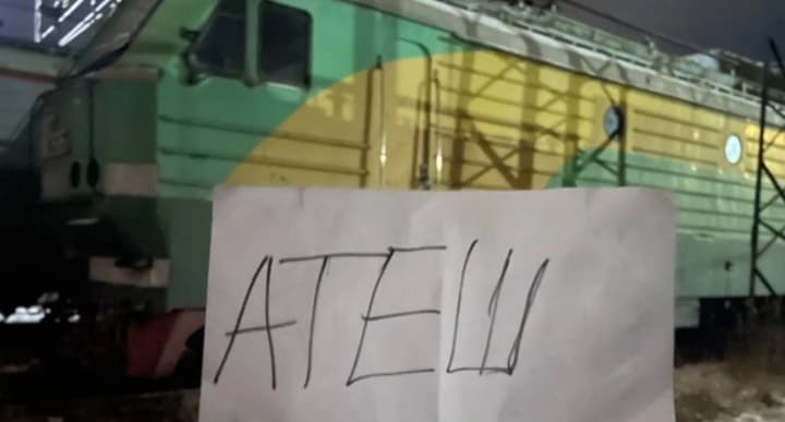 partisans-burned-a-military-electric-locomotive-in-russian-bryansk-disrupting-the-occupiers-logistics