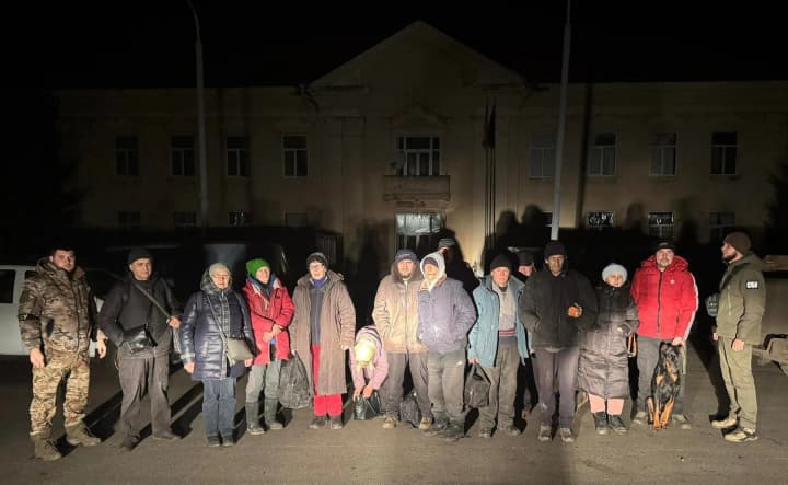 ukrainskie-voennie-i-sbu-evakuirovali-13-chelovek-iz-tsentra-kupyanska