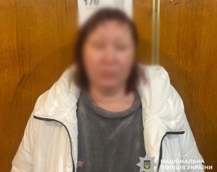 v-kieve-zaderzhali-zhenshchinu-kotoraya-ugrozhala-vzorvat-granatu-v-odnom-iz-pomeshchenii-stolichnogo-upravleniya-politsii