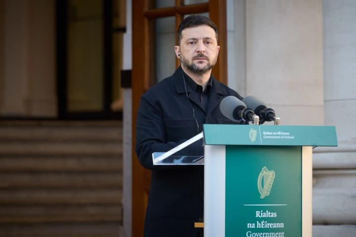 the-hall-gave-a-standing-ovation-zelenskyy-spoke-in-the-irish-parliament