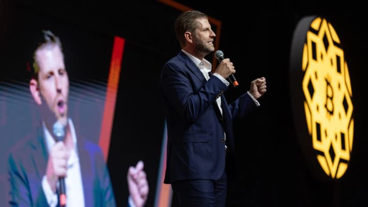 kriptokompaniya-sinovei-trampa-poteryala-dollar1-mlrd-ot-stoimosti