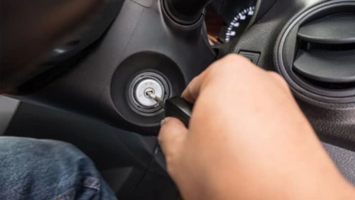 drivers-personal-file-should-you-warm-up-your-car-engine-in-winter