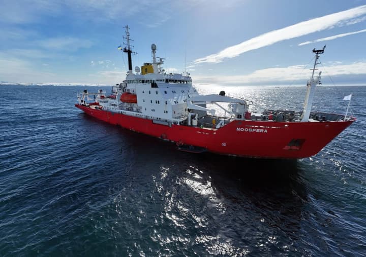 ukrainskyi-kryholam-noosfera-dostavyv-na-antarktychnu-stantsiiu-vernadskyi-mizhnarodni-ekspedytsii