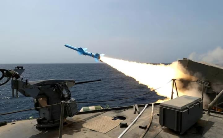 iran-provel-masshtabnie-voennie-ucheniya-v-persidskom-zalive-zapustiv-krilatie-i-ballisticheskie-raketi-smi