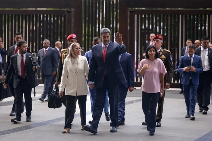 maduro-povynen-znyknuty-z-venesuely-u-ssha-zrobyly-zaiavu-pro-udary-po-sudnakh-ta-blokadu-tankeriv