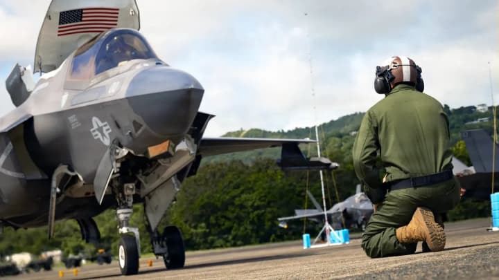 us-deploys-special-aircraft-and-troops-to-caribbean-wsj