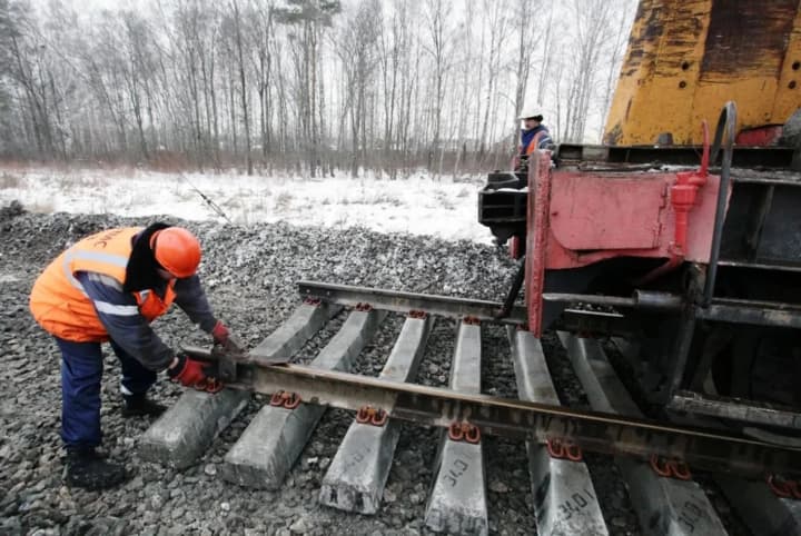 pravitelstvo-rf-zamorazhivaet-stroitelstvo-zheleznoi-dorogi-v-arktike-na-bolee-chem-10-mlrd-dollarov-stali-izvestni-prichini