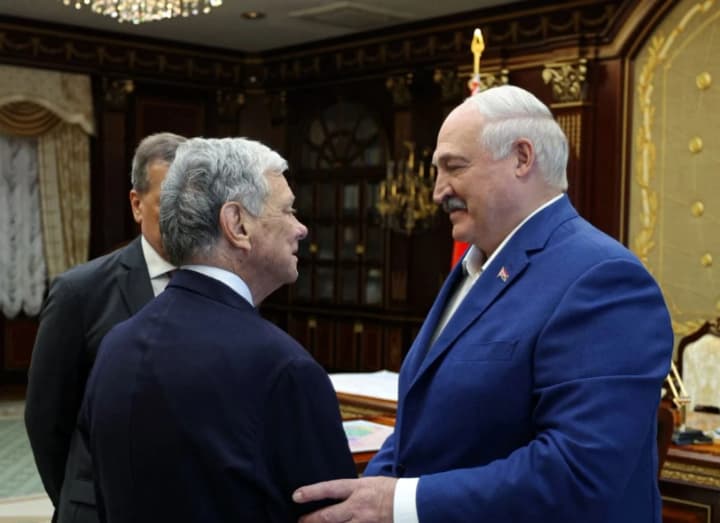 preparat-dlia-skhudnennia-ta-zniattia-sanktsii-tramp-znaishov-pidkhid-do-lukashenka-cherez-osobystu-dyplomatiiu-wsj