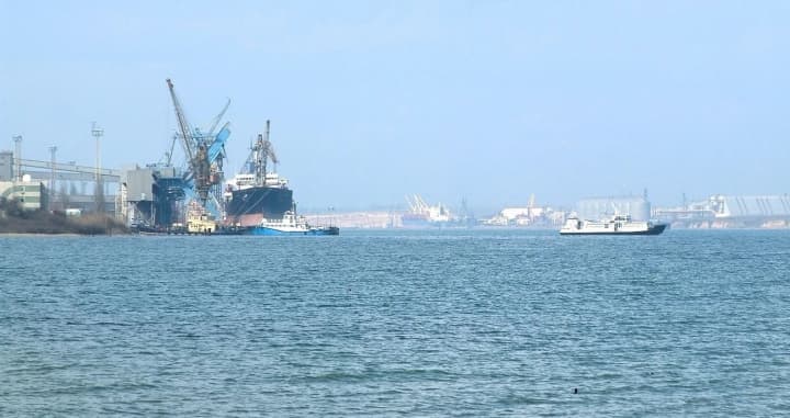 port-pivdennyi-vidnovyv-robotu-pislia-vytoku-olii