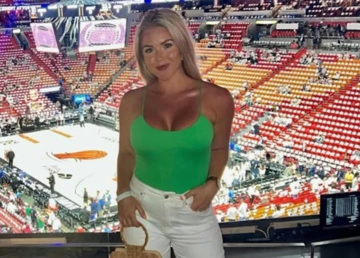 pressekretarka-trampa-kerolin-livitt-oholosyla-pro-vahitnist