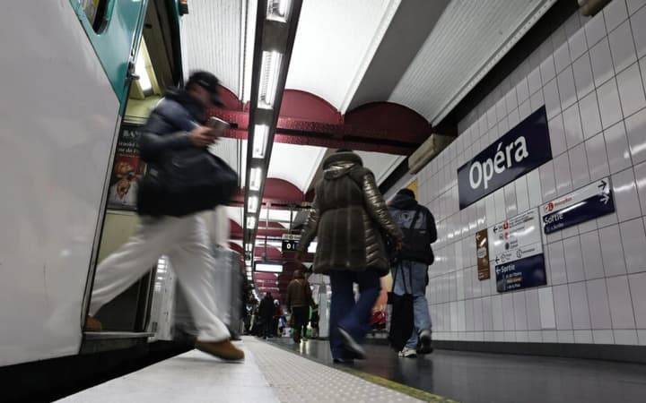 series-of-knife-attacks-in-paris-metro-undocumented-immigrant-who-wounded-three-women-detained